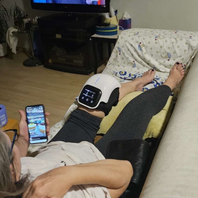 customer review sitting on the sofa and watching tv while using gladiora knee massager